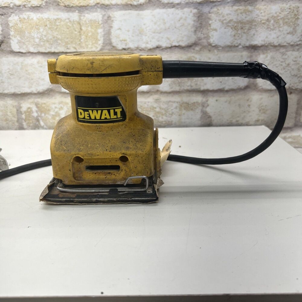 DEWALT DW411 1/4 SHEET PALM GRIP SANDER TYPE 3 120VAC 50/60HZ 2A